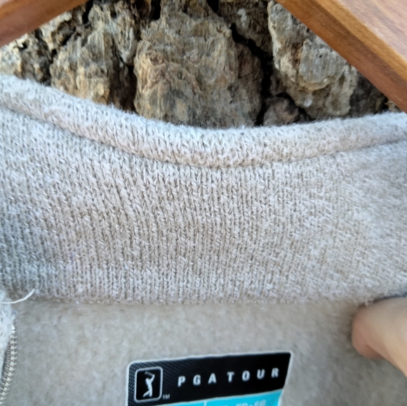 ⬇️ Price Drop!⬇️Men's PGA Tour pullover in size XL - Picture 3 of 3